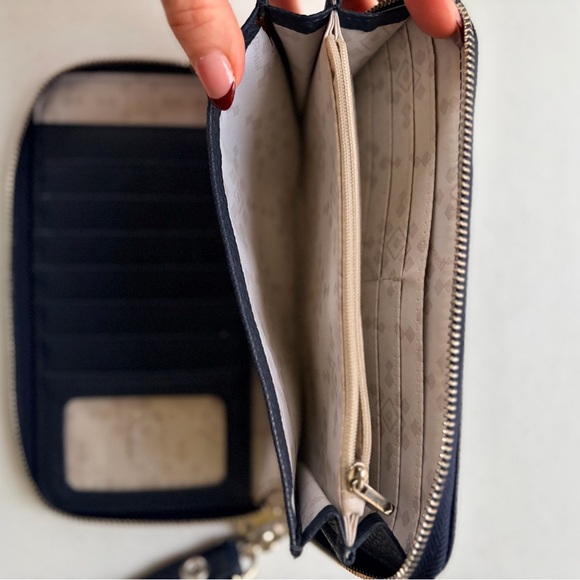 Navy Blue Thirty One Wallet - Picture 2 of 3